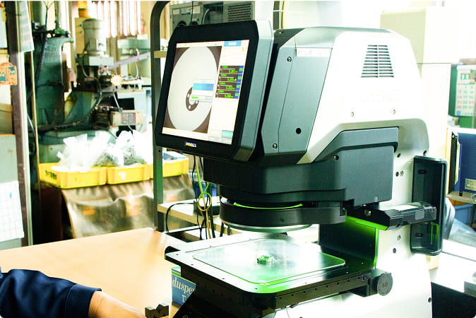 完成部品を寸法検査・検品する業務